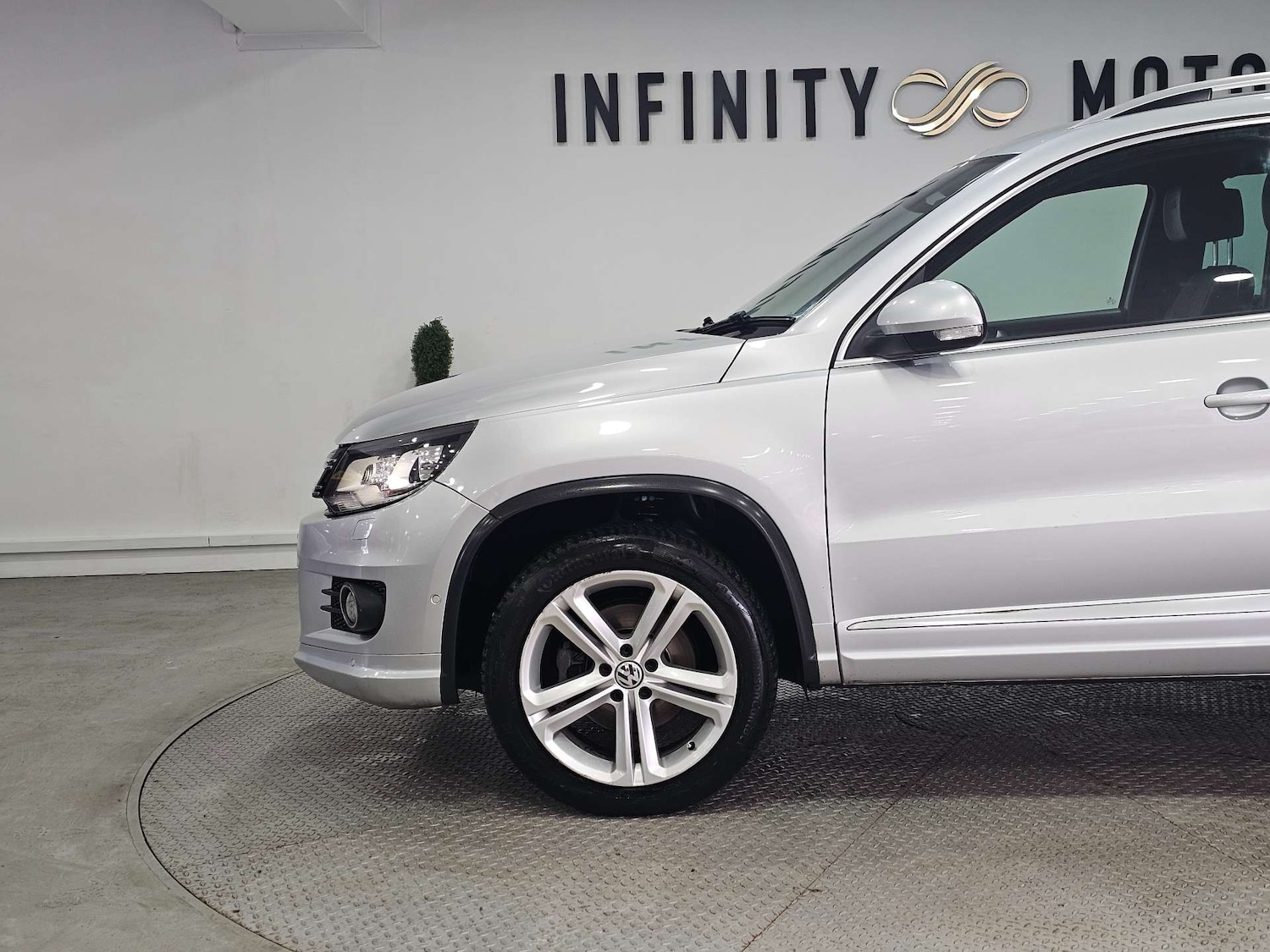 Used Volkswagen Tiguan 2016 for sale - 77891370: Photo 24