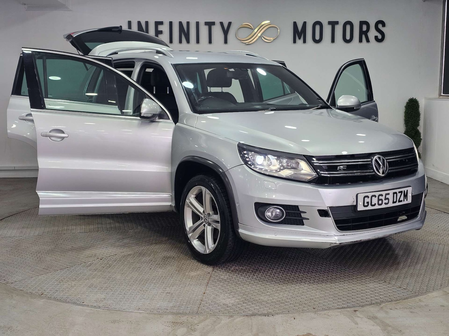 Used Volkswagen Tiguan 2016 for sale - 77891370: Photo 41