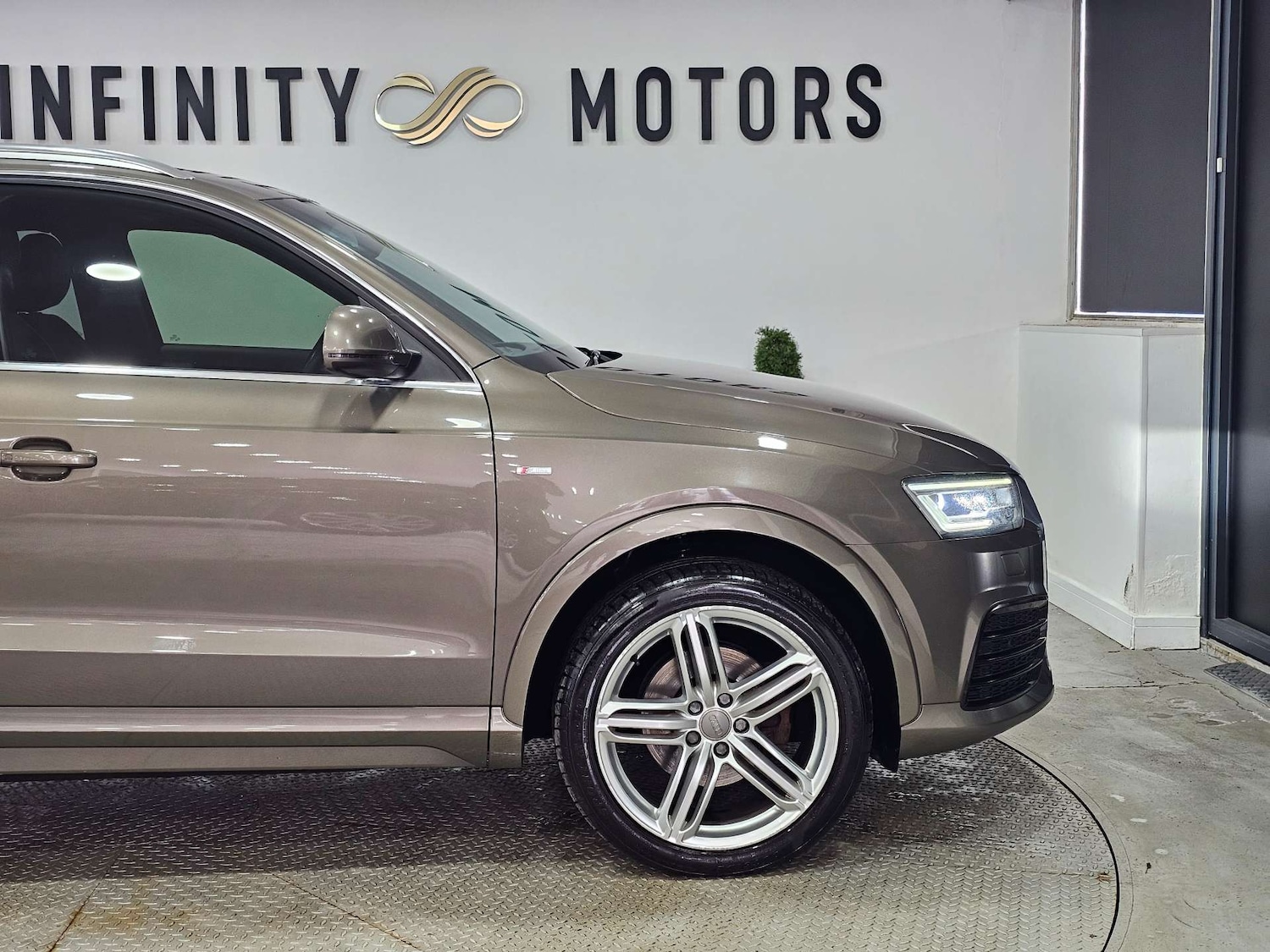 Used Audi Q3 2015 for sale - 77408946: Photo 37