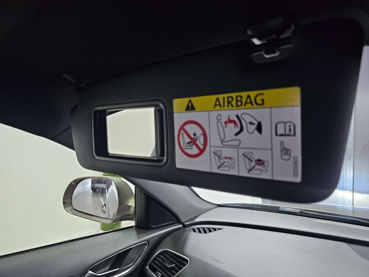 Used Audi Q3 2015 for sale - 77408946: Photo 78