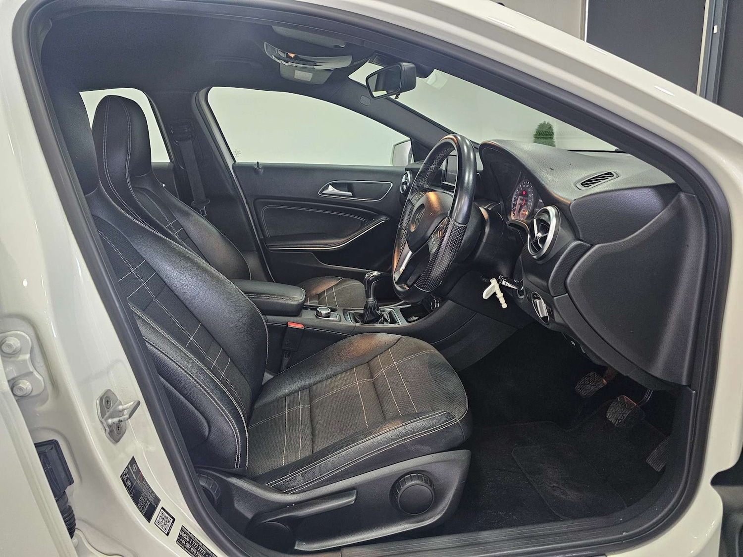 Used Mercedes-Benz A-Class 2013 for sale - 76972432: Photo 2