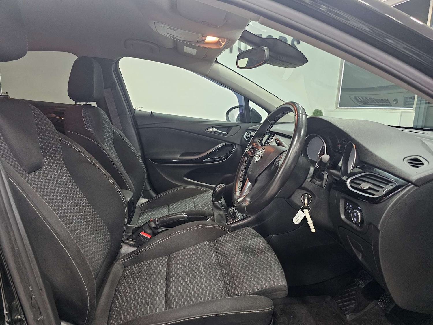 Used Vauxhall Astra 2018 for sale - 76972443: Photo 3