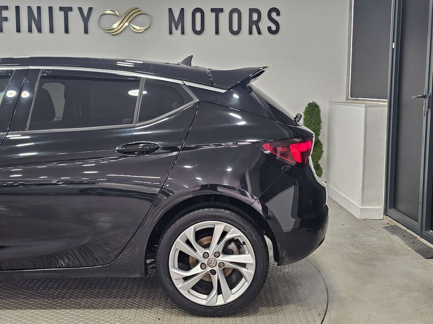 Used Vauxhall Astra 2018 for sale - 76972443: Photo 55