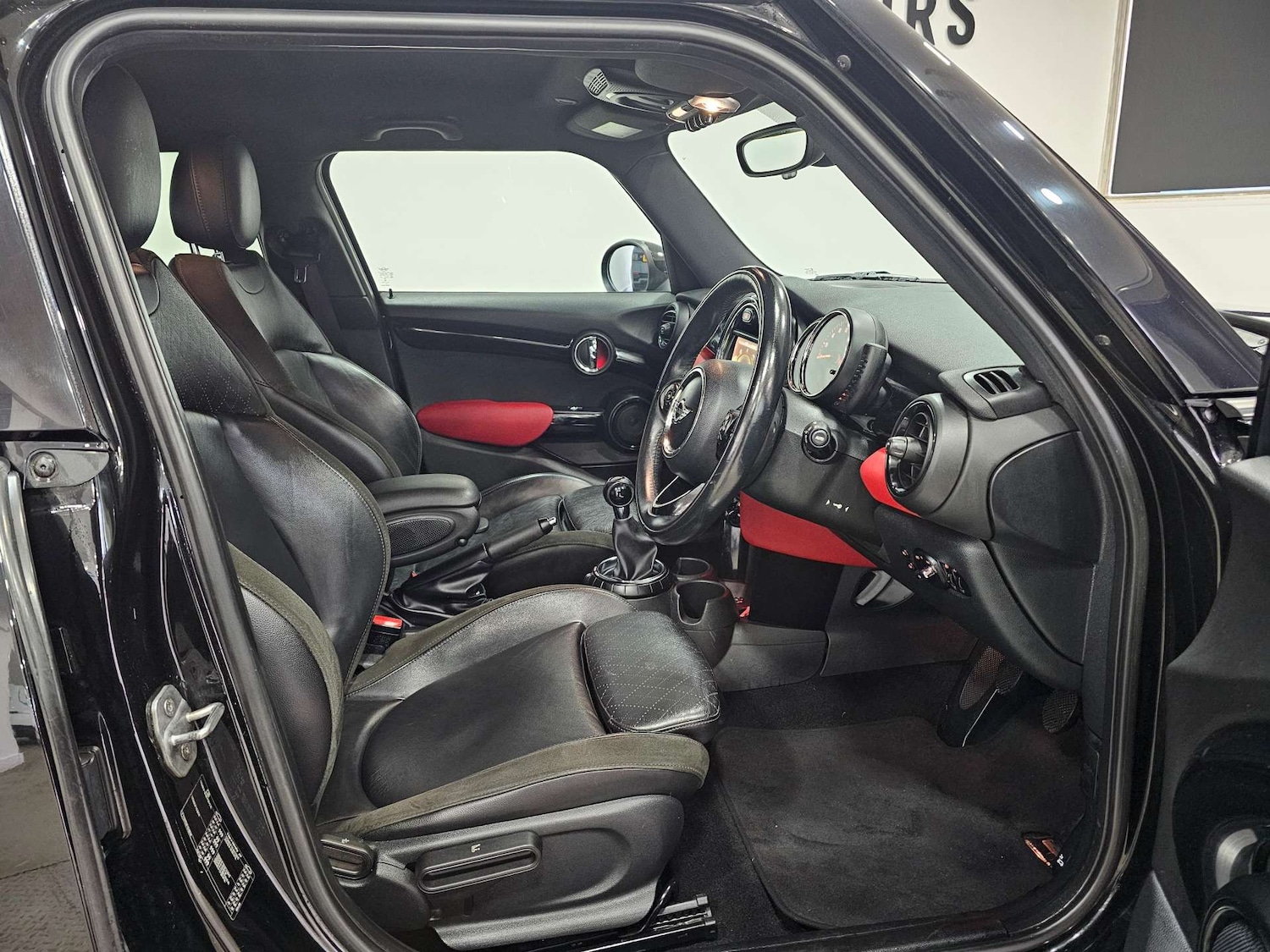 Used MINI Hatch 2016 for sale - 77195829: Photo 2