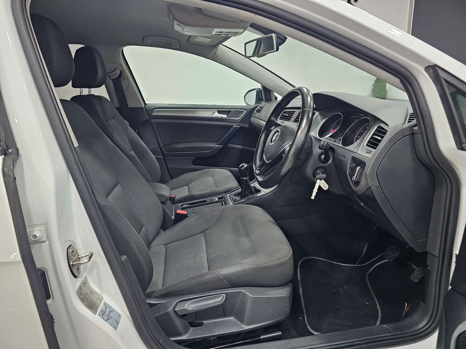 Used Volkswagen Golf 2016 for sale - 76972377: Photo 2