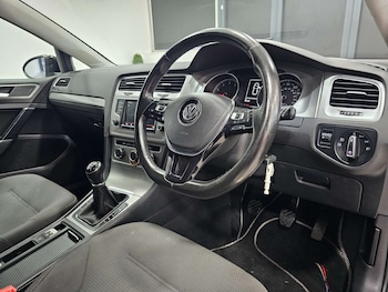 Used Volkswagen Golf 2016 for sale - 76972377: Photo