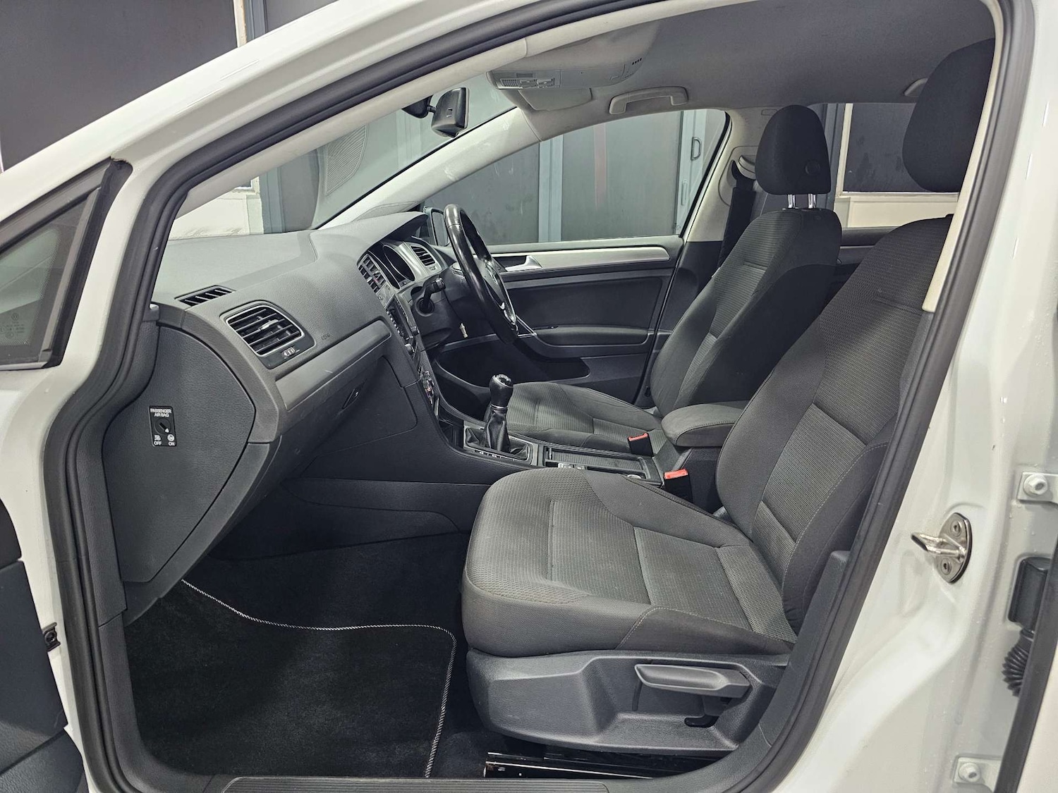 Used Volkswagen Golf 2016 for sale - 76972377: Photo 87