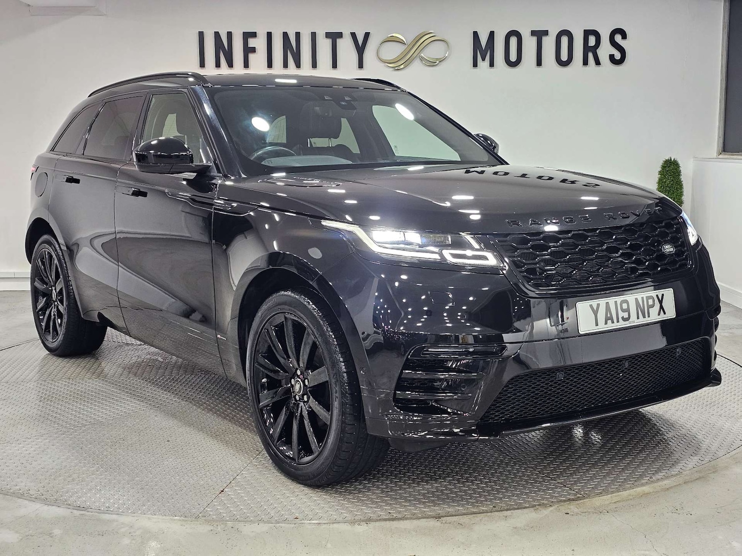 Used Land Rover Range Rover Velar 2019 for sale - 76972375: Photo 1