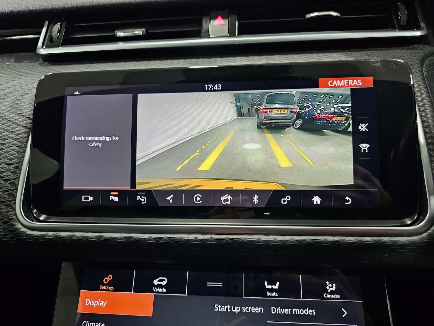 Used Land Rover Range Rover Velar 2019 for sale - 76972375: Photo 2