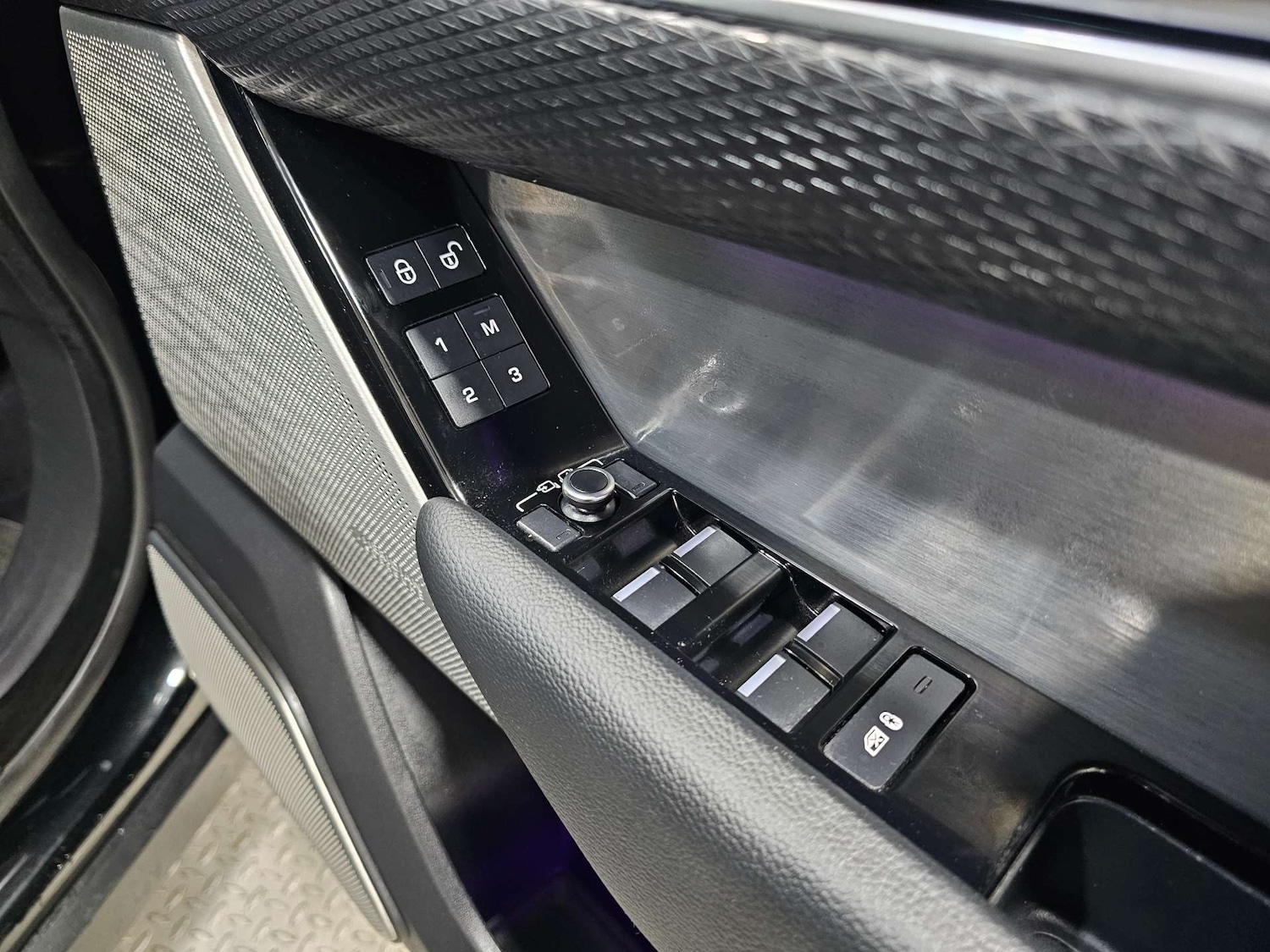 Used Land Rover Range Rover Velar 2019 for sale - 76972375: Photo 38