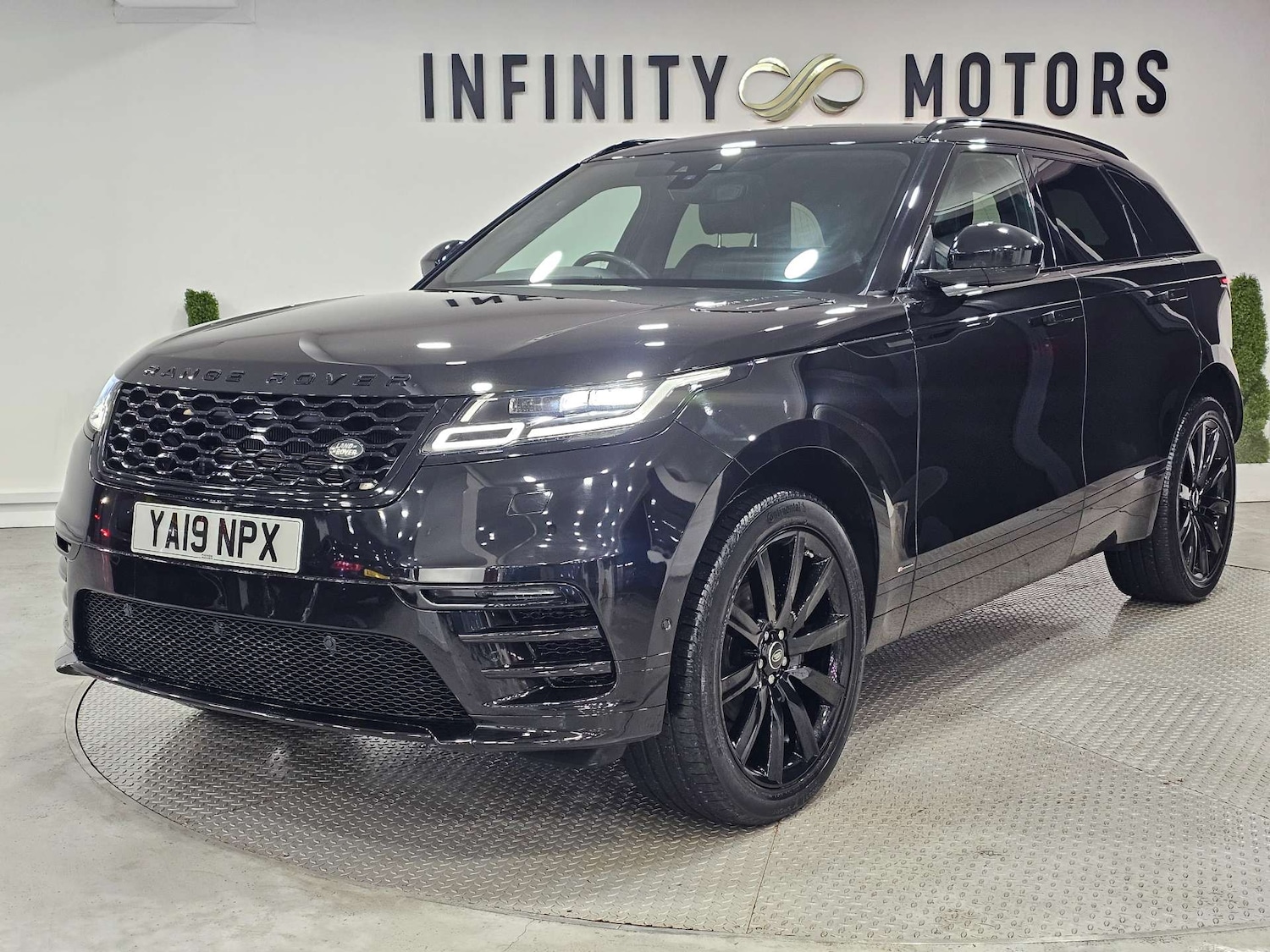 Used Land Rover Range Rover Velar 2019 for sale - 76972375: Photo 4