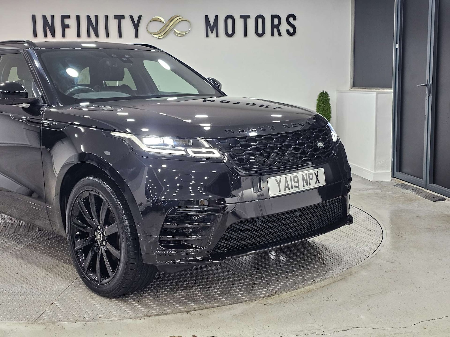 Used Land Rover Range Rover Velar 2019 for sale - 76972375: Photo 9