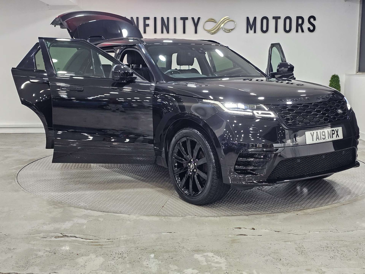 Used Land Rover Range Rover Velar 2019 for sale - 76972375: Photo 93