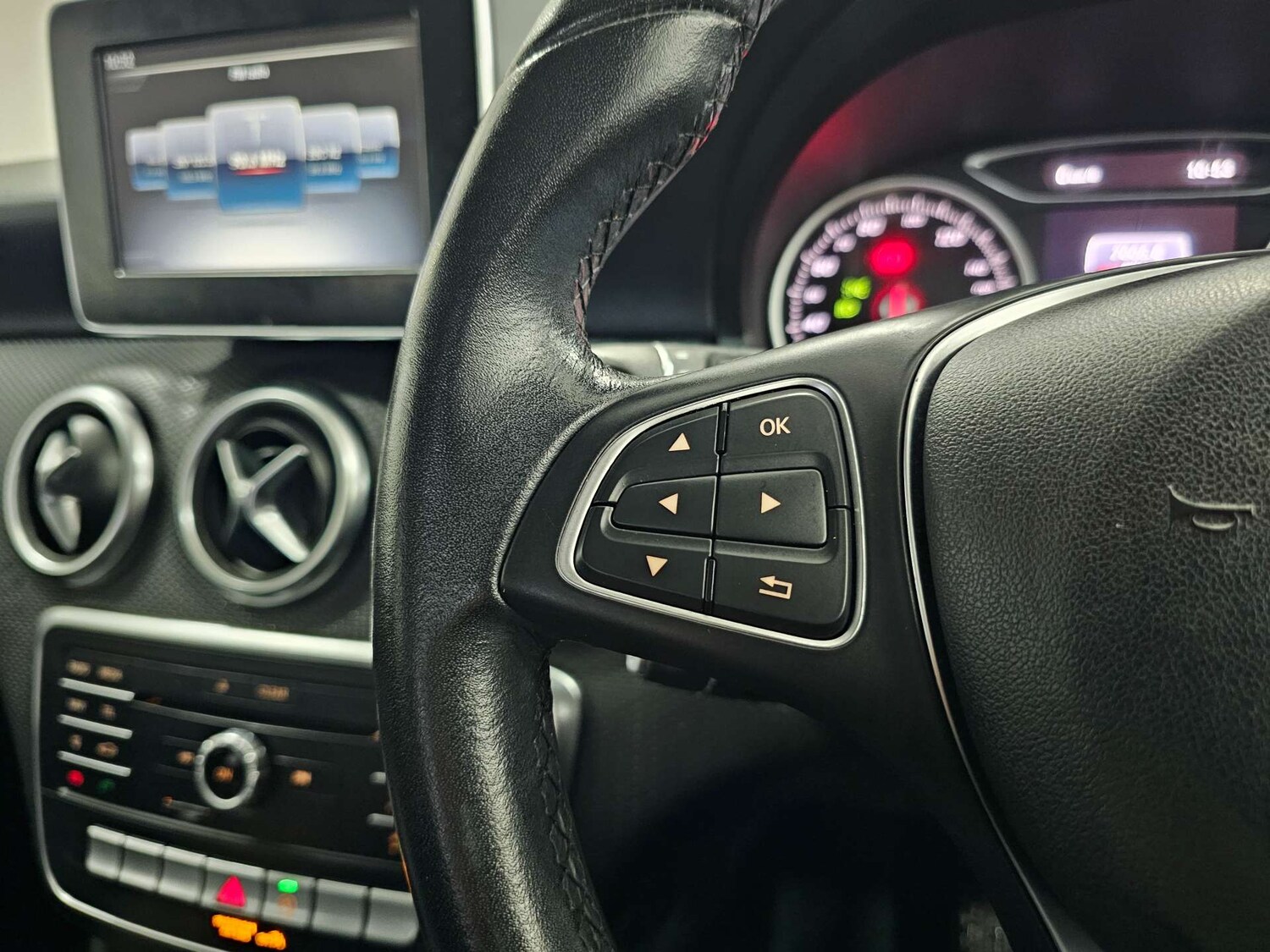 Used Mercedes-Benz A-Class 2018 for sale - 77745569: Photo 38