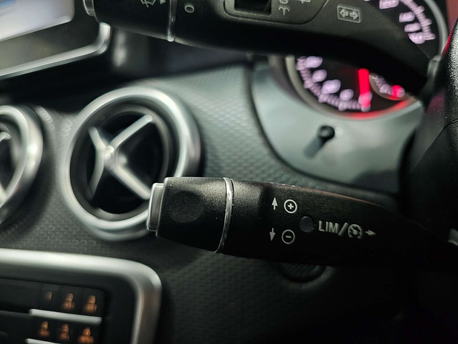 Used Mercedes-Benz A-Class 2018 for sale - 77745569: Photo 40