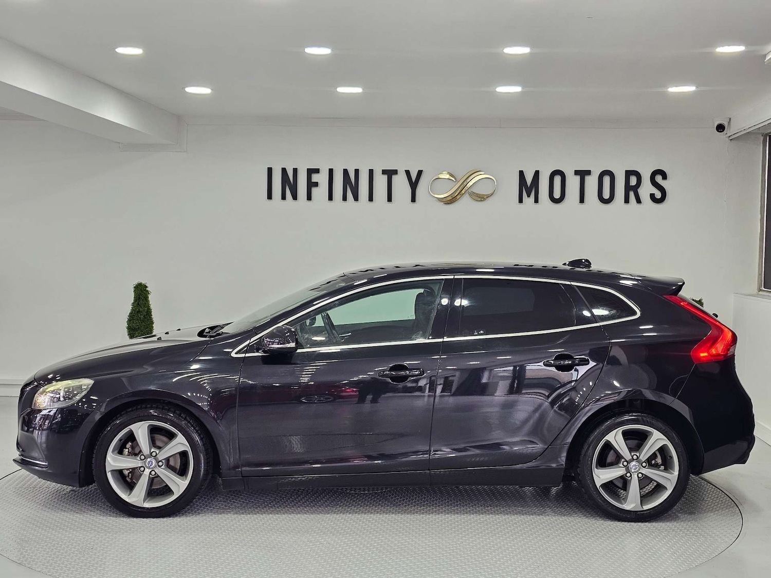 Used Volvo V40 2014 for sale - 78196832: Photo 25