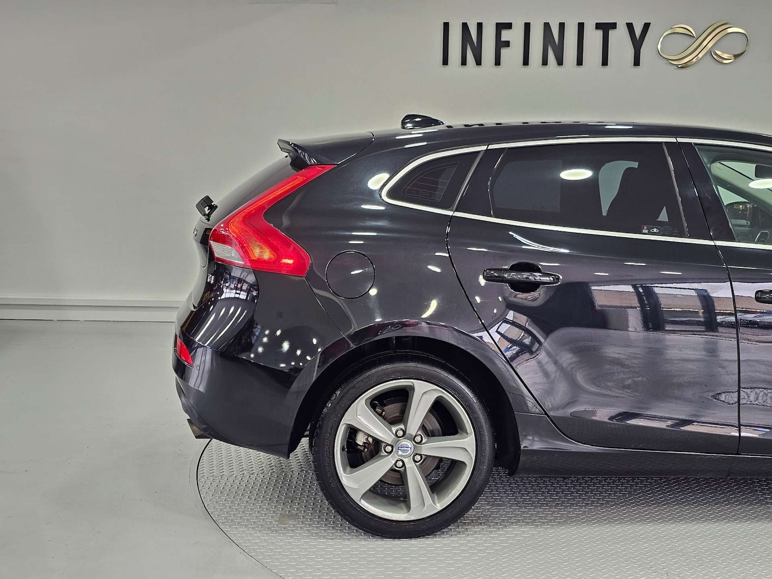 Used Volvo V40 2014 for sale - 78196832: Photo 28