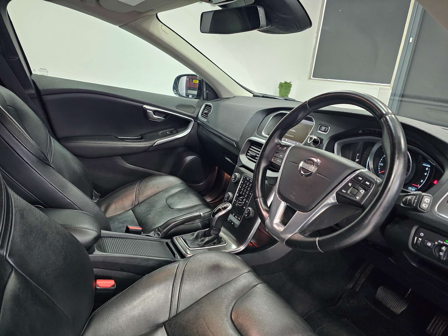 Used Volvo V40 2014 for sale - 78196832: Photo 3