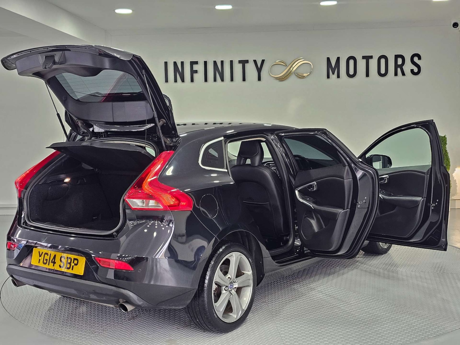 Used Volvo V40 2014 for sale - 78196832: Photo 36