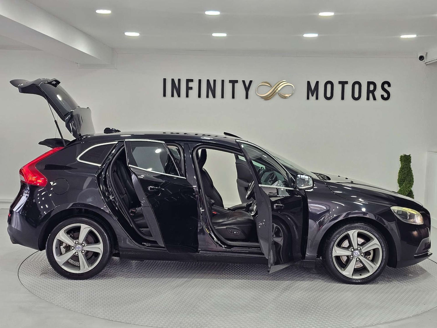 Used Volvo V40 2014 for sale - 78196832: Photo 44