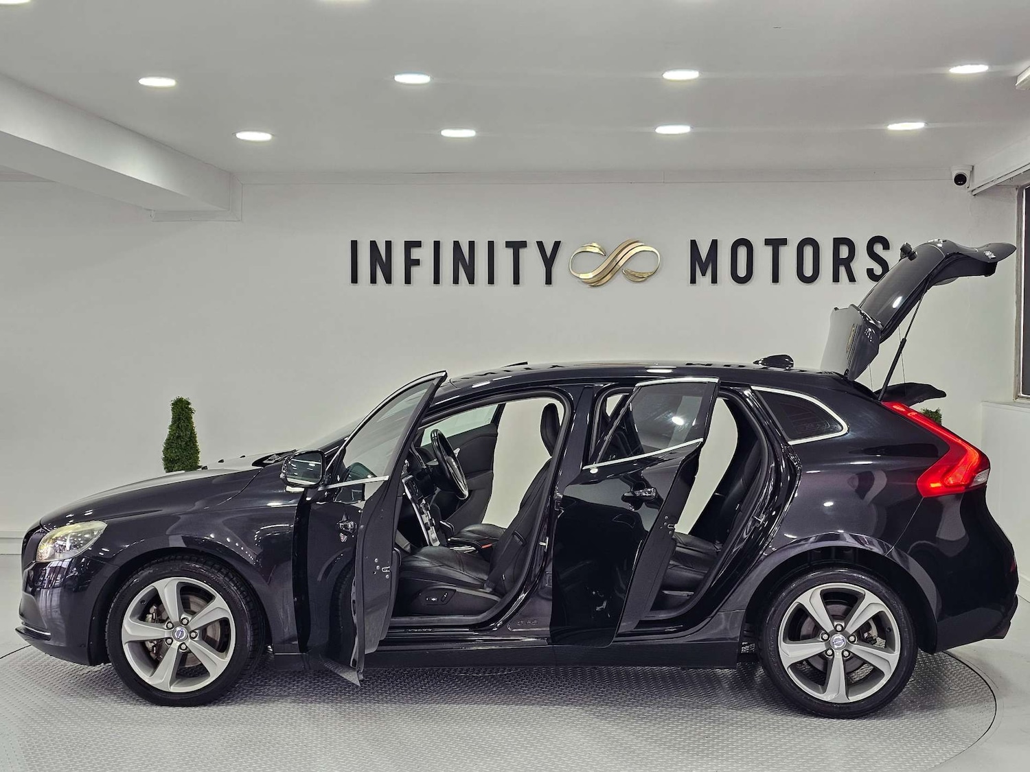 Used Volvo V40 2014 for sale - 78196832: Photo 45