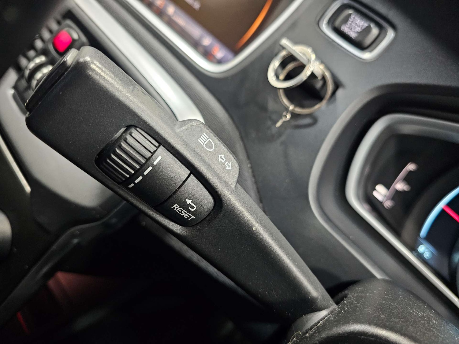 Used Volvo V40 2014 for sale - 78196832: Photo 50