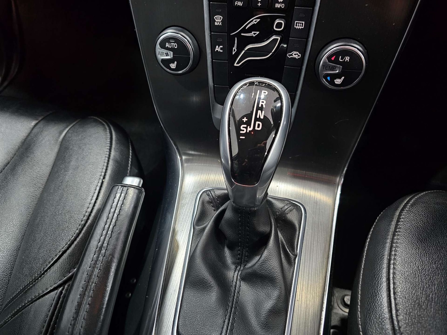 Used Volvo V40 2014 for sale - 78196832: Photo 52