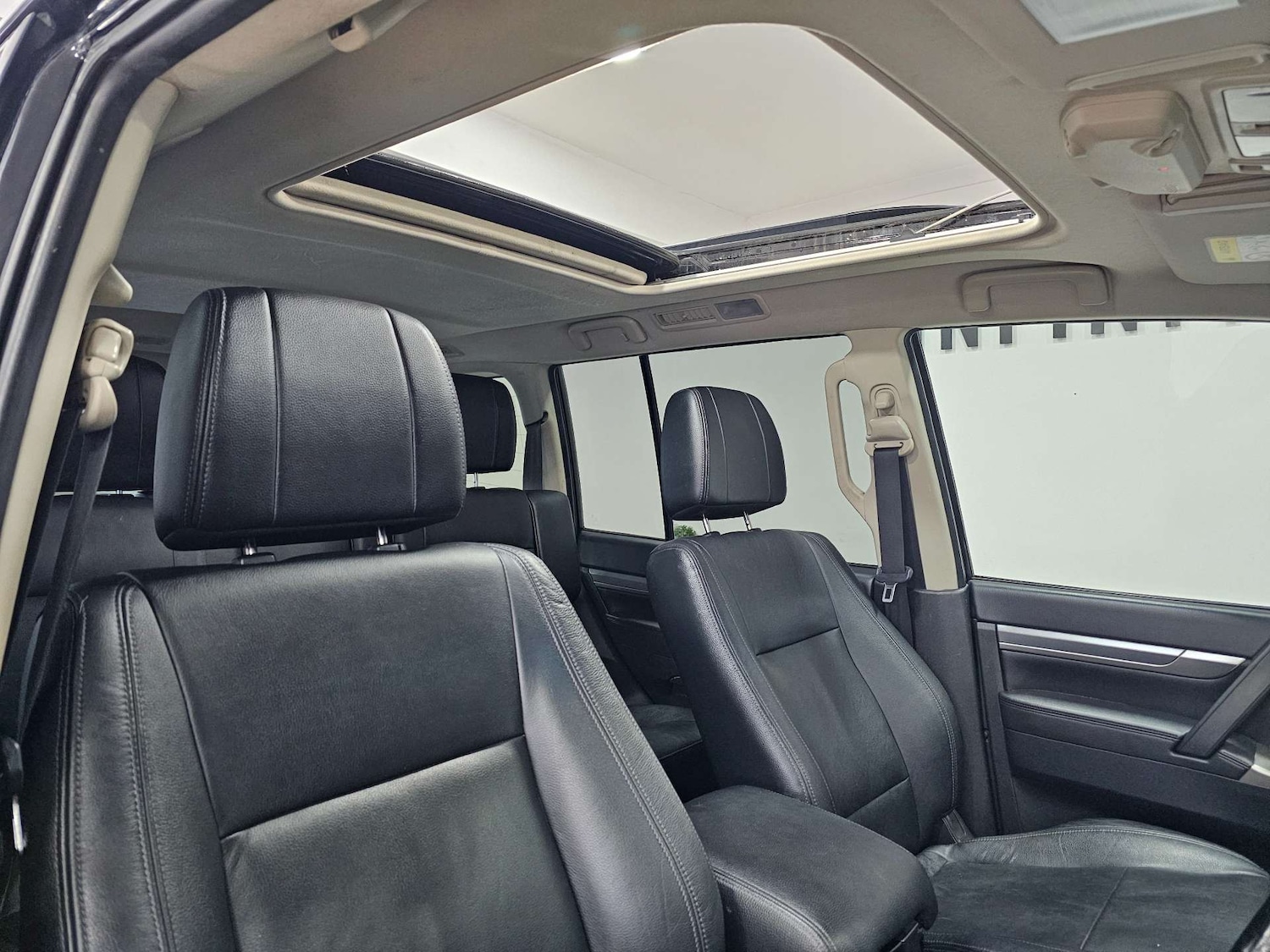 Used Mitsubishi Shogun 2015 for sale - 78003828: Photo 2