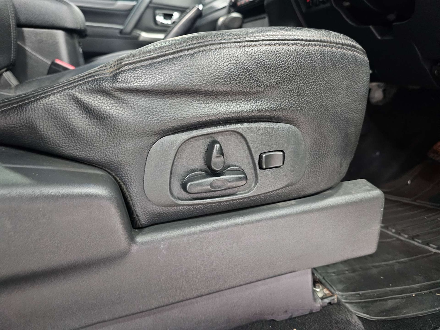 Used Mitsubishi Shogun 2015 for sale - 78003828: Photo 51