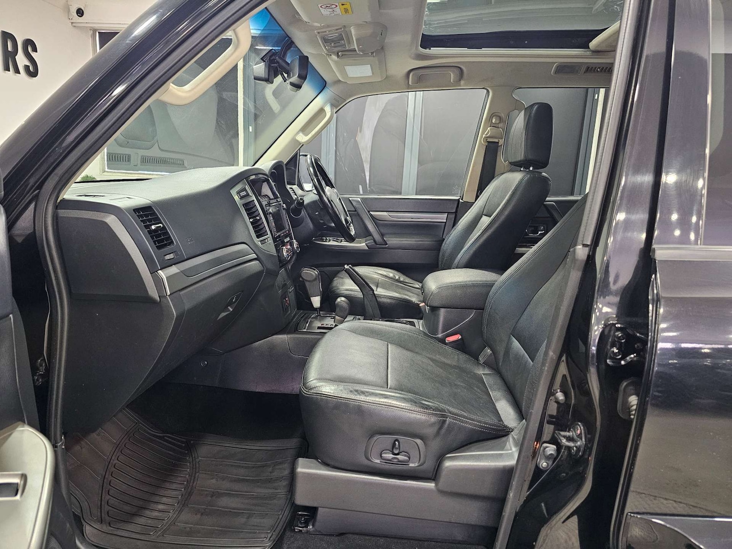 Used Mitsubishi Shogun 2015 for sale - 78003828: Photo 86