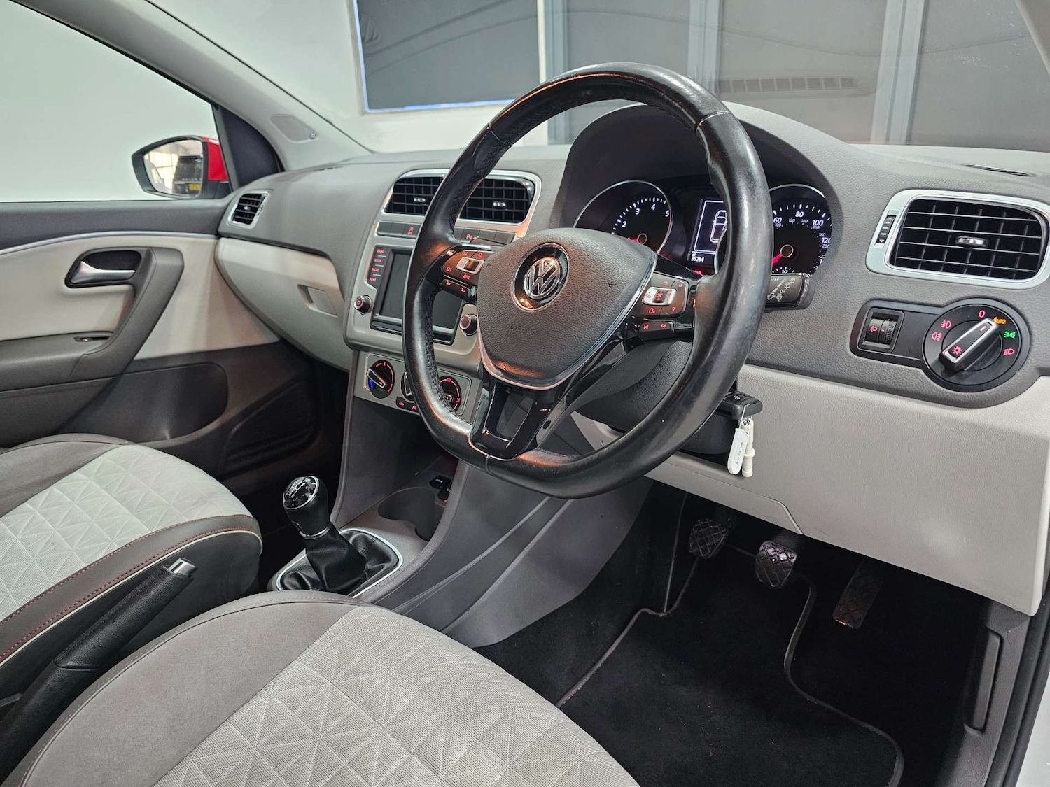 Used Volkswagen Polo 2017 for sale - 77236283: Photo 3