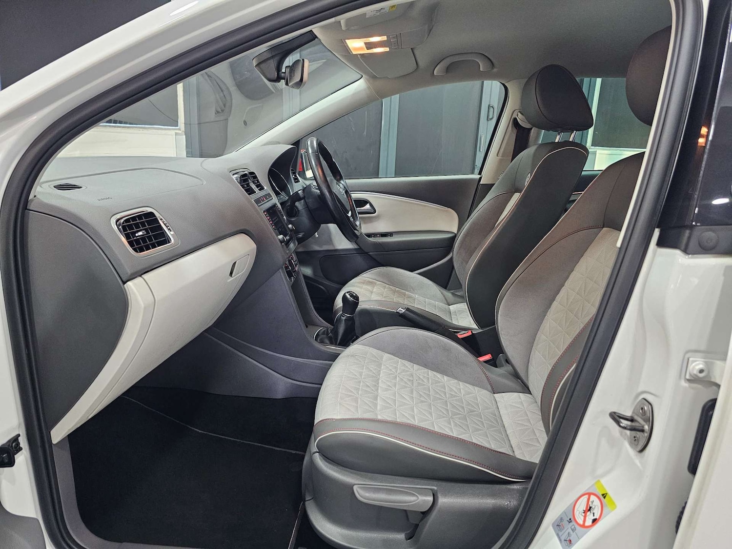 Used Volkswagen Polo 2017 for sale - 77236283: Photo 90