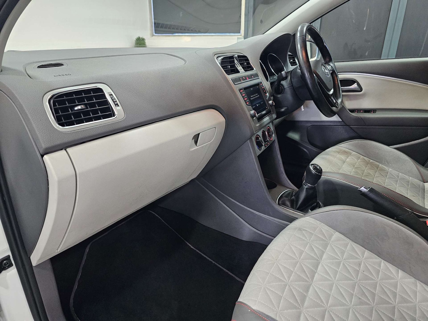 Used Volkswagen Polo 2017 for sale - 77236283: Photo 91