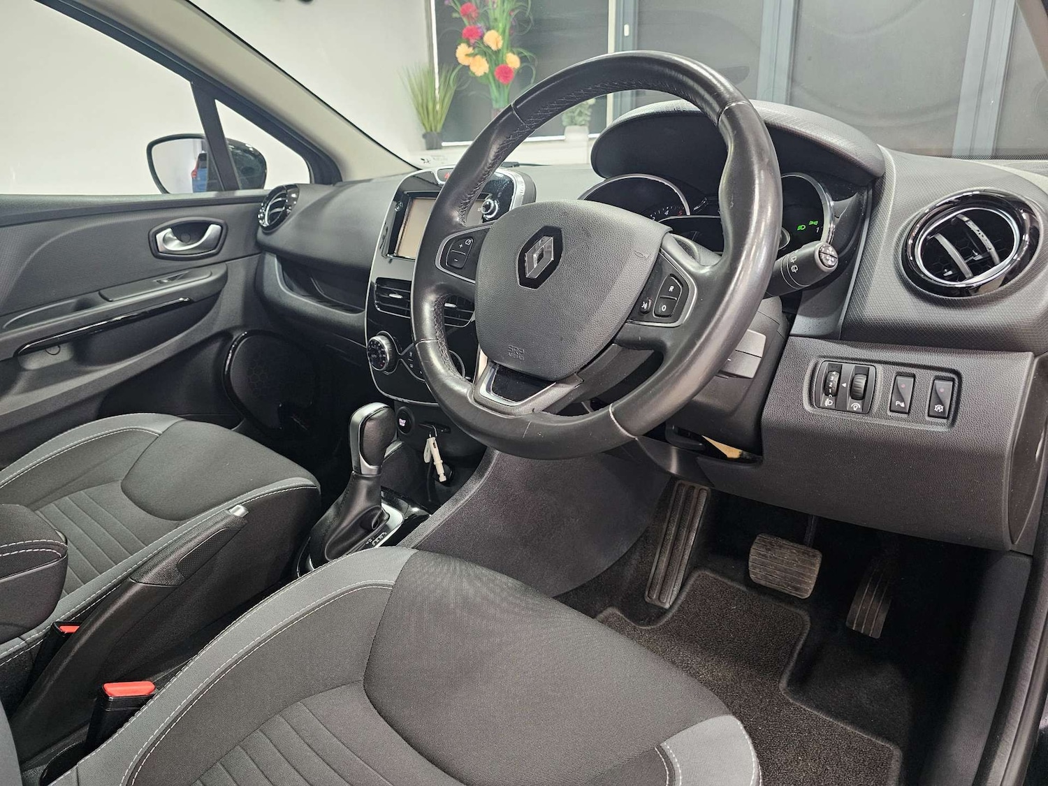 Used Renault Clio 2016 for sale - 76972356: Photo 10