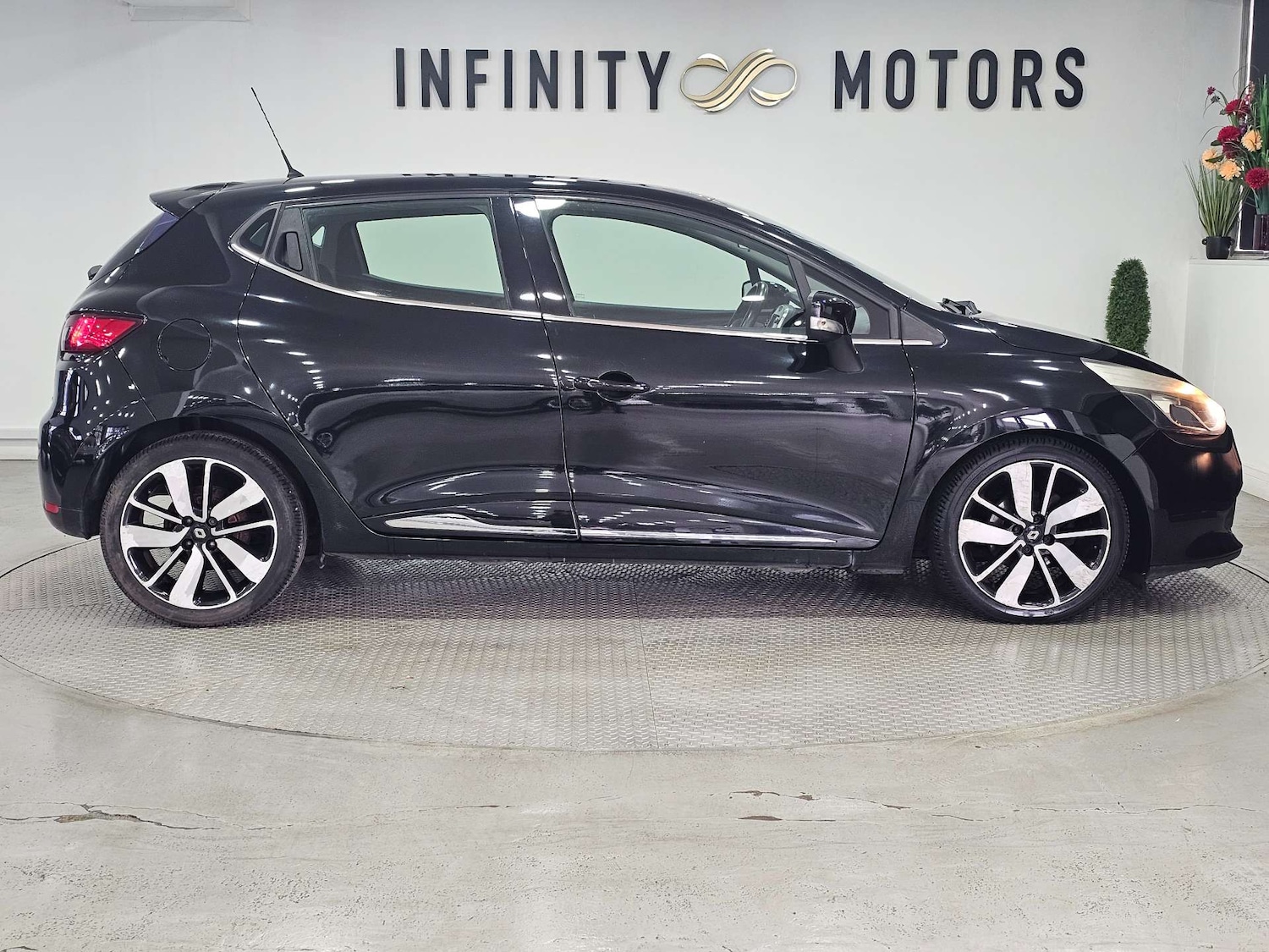 Used Renault Clio 2016 for sale - 76972356: Photo 35