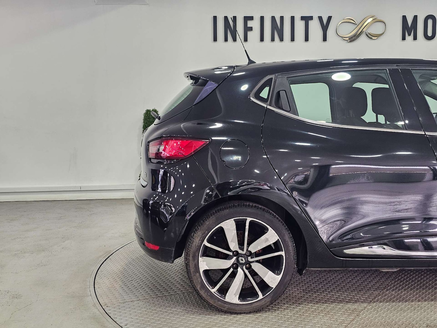 Used Renault Clio 2016 for sale - 76972356: Photo 37