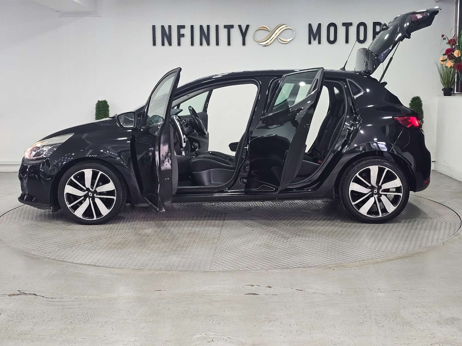 Used Renault Clio 2016 for sale - 76972356: Photo 46