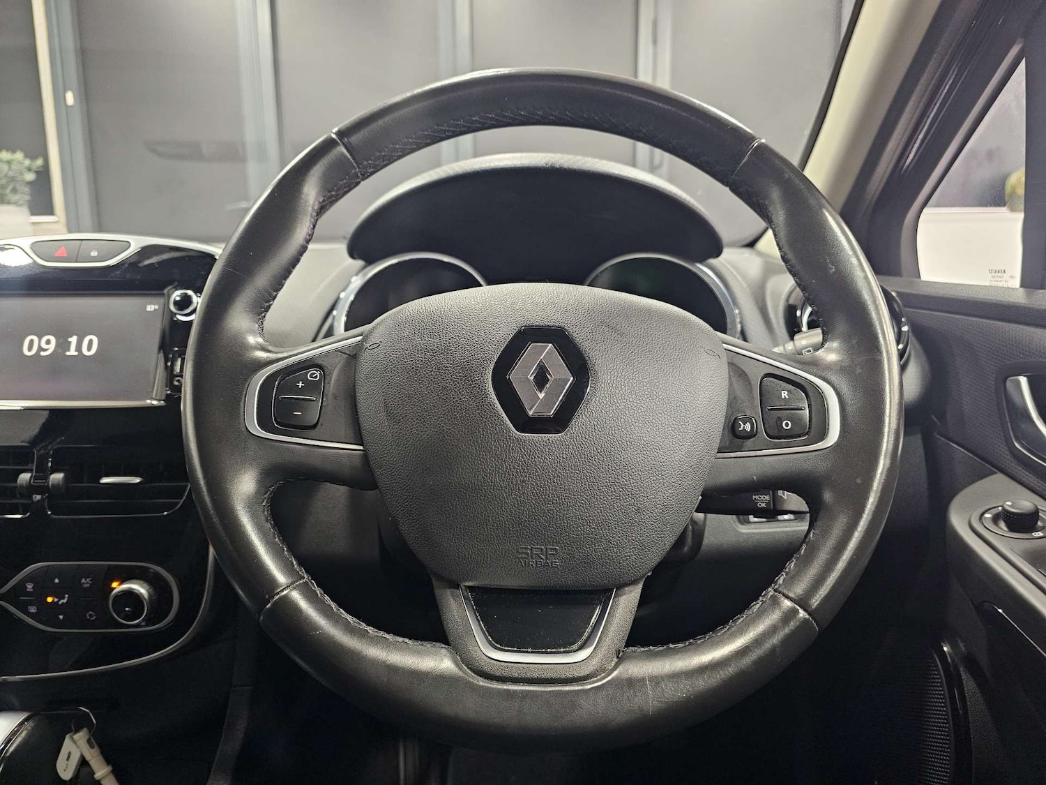 Used Renault Clio 2016 for sale - 76972356: Photo 5