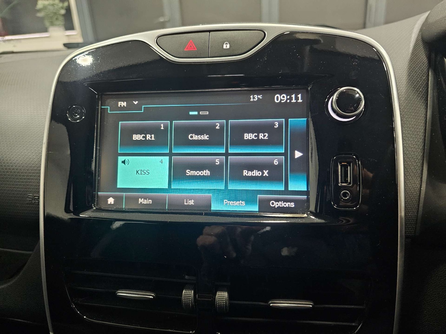 Used Renault Clio 2016 for sale - 76972356: Photo 65