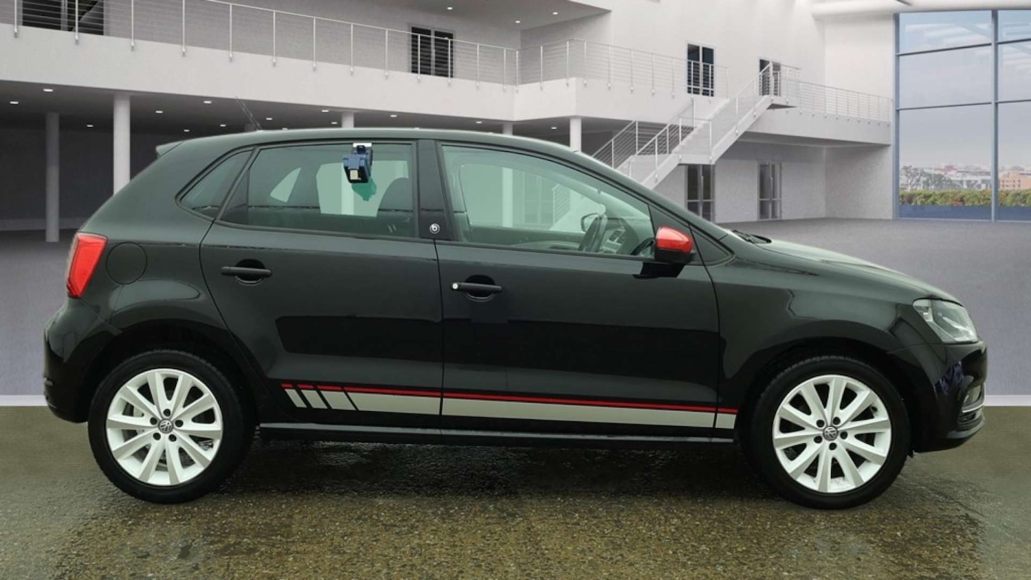 Used Volkswagen Polo 2017 for sale - 77896409: Photo 3