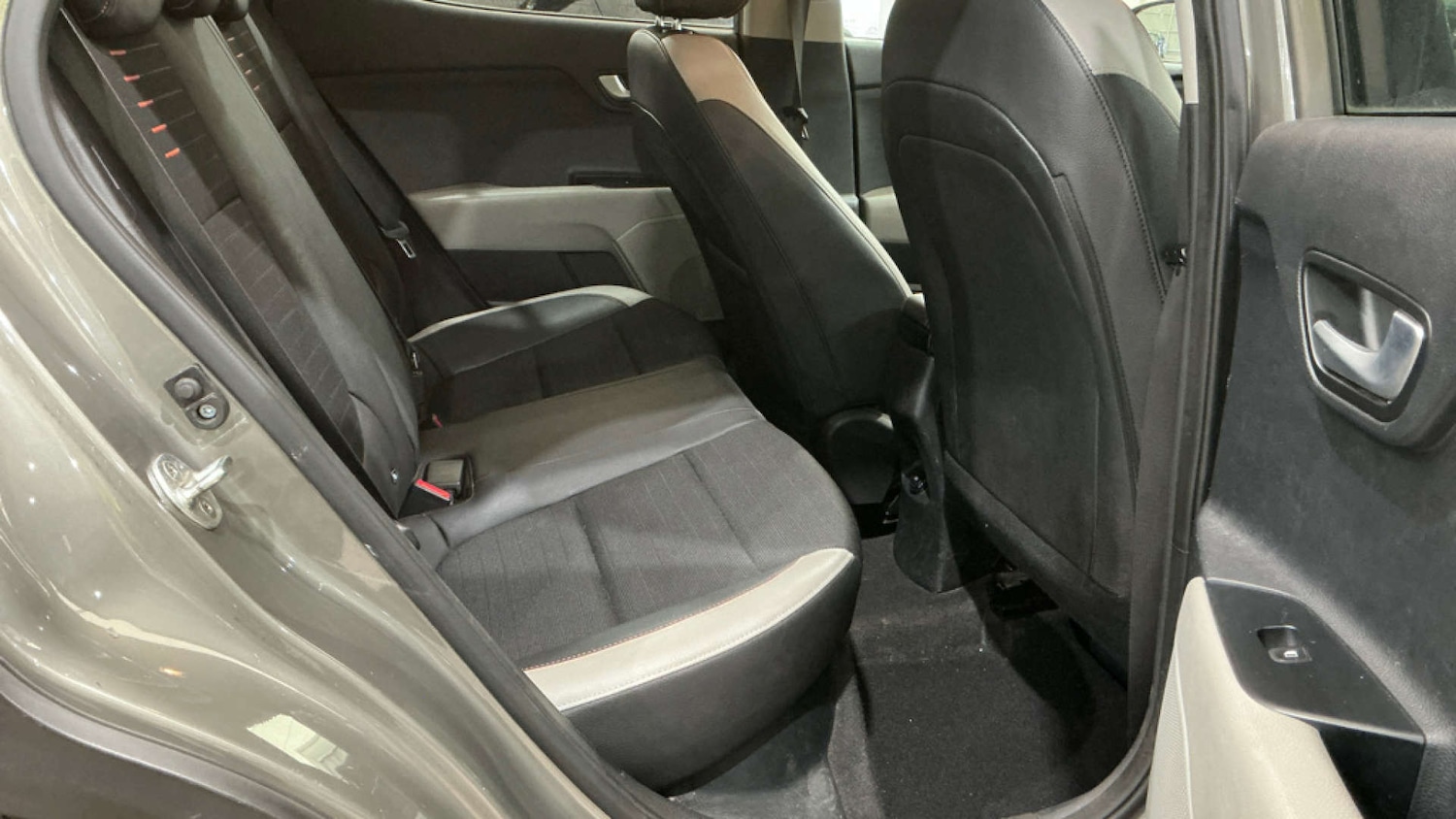 Used Kia Stonic 2018 for sale - 78055155: Photo 10