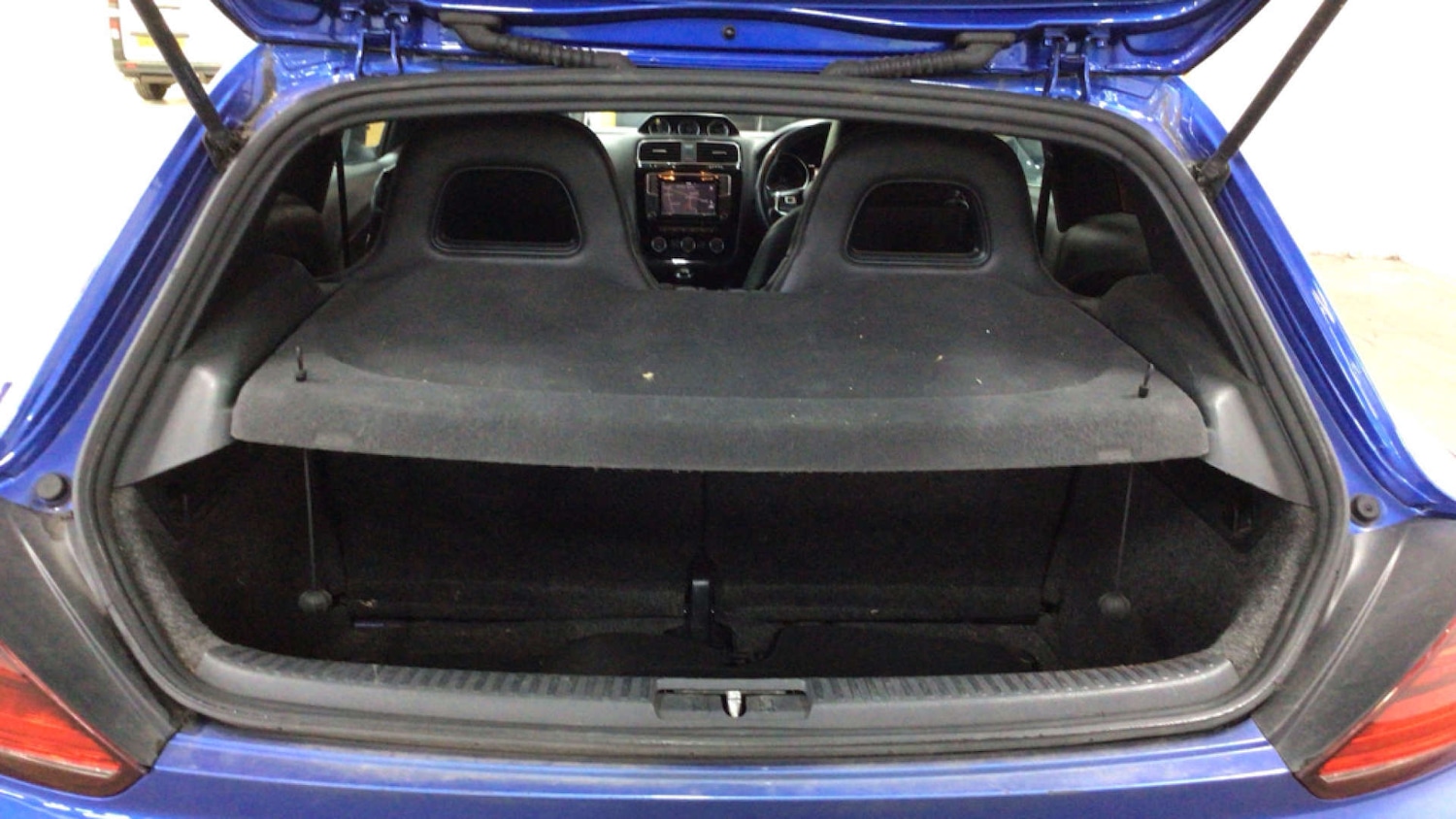 Used Volkswagen Scirocco 2017 for sale - 77105778: Photo 9