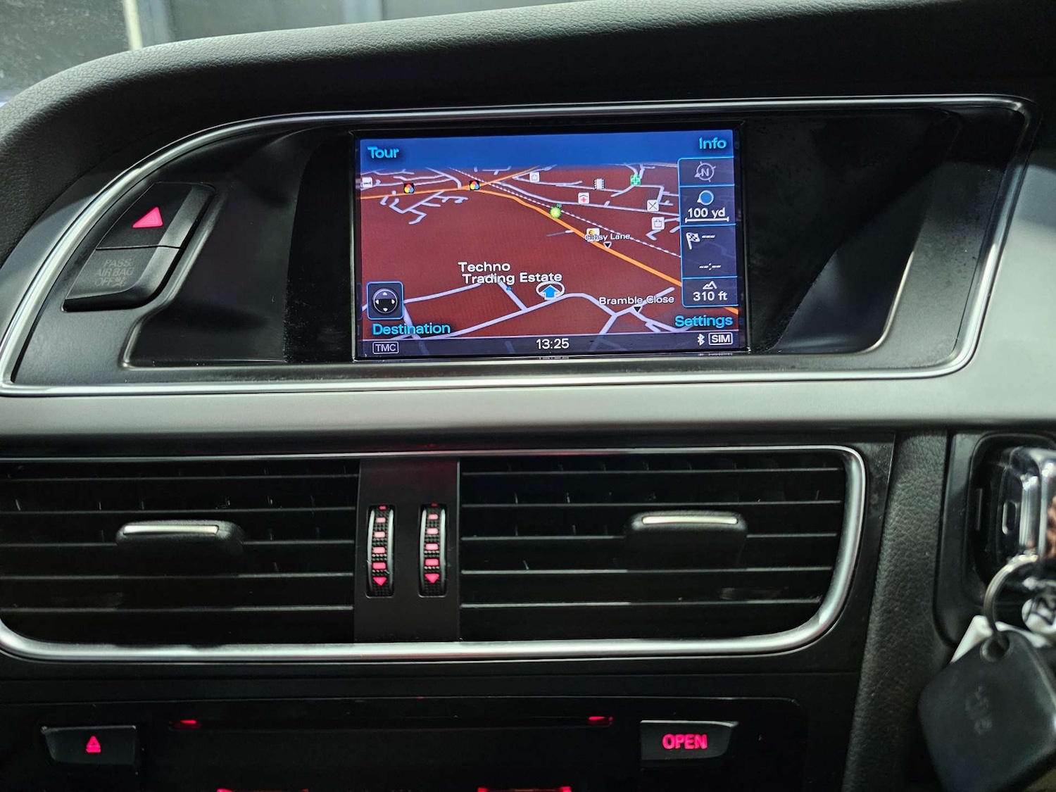 Used Audi A4 2014 for sale - 77482428: Photo 2