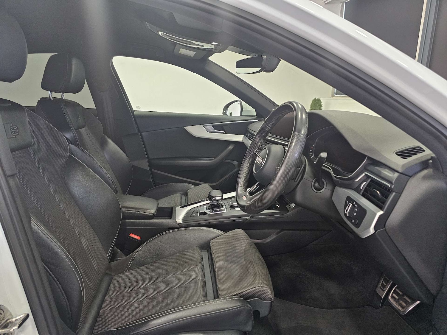 Used Audi A4 2016 for sale - 77420175: Photo 3