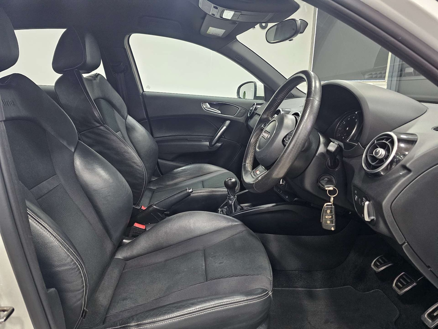 Used Audi A1 2016 for sale - 77490235: Photo 2