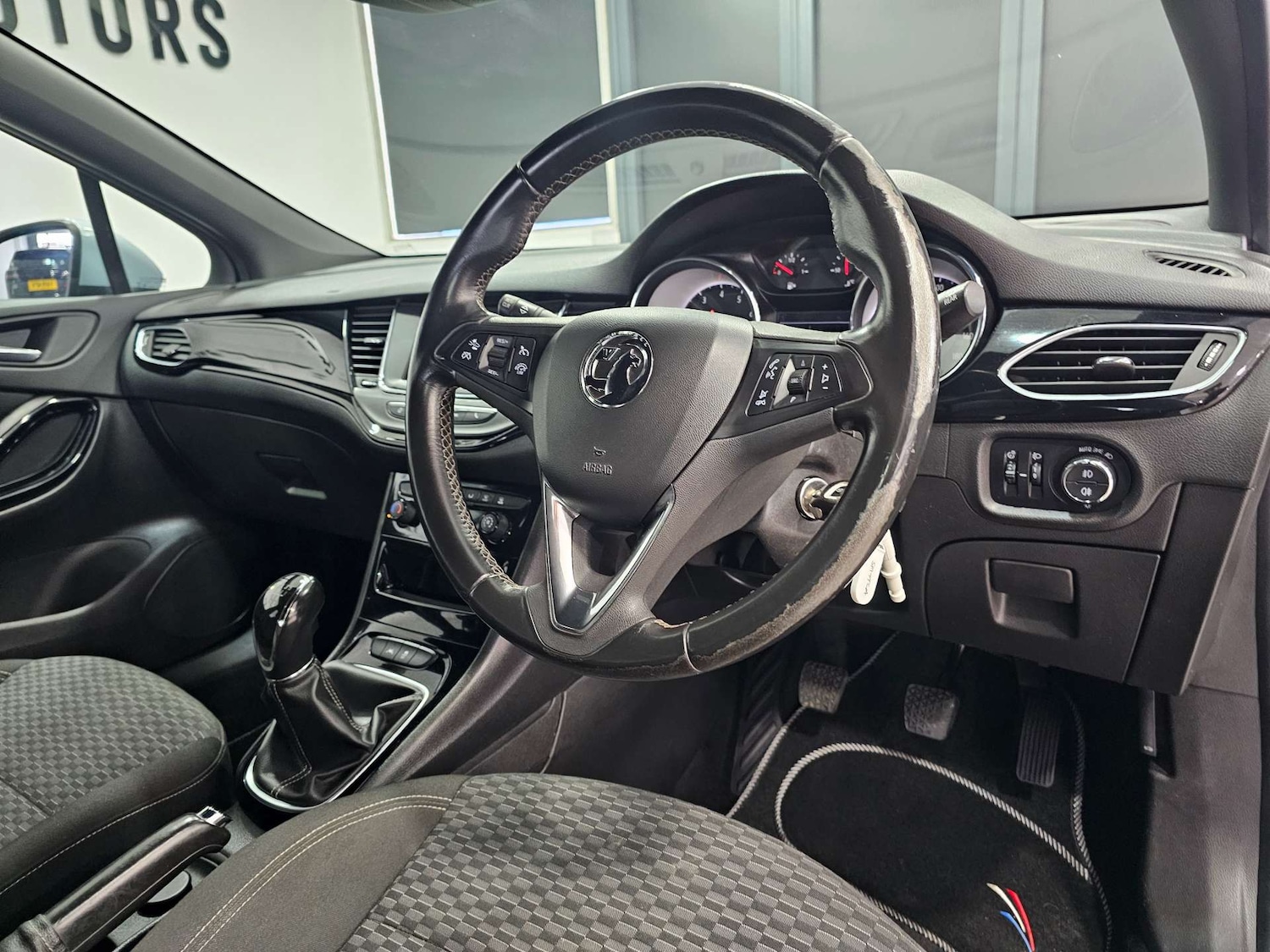 Used Vauxhall Astra 2017 for sale - 76972379: Photo 3