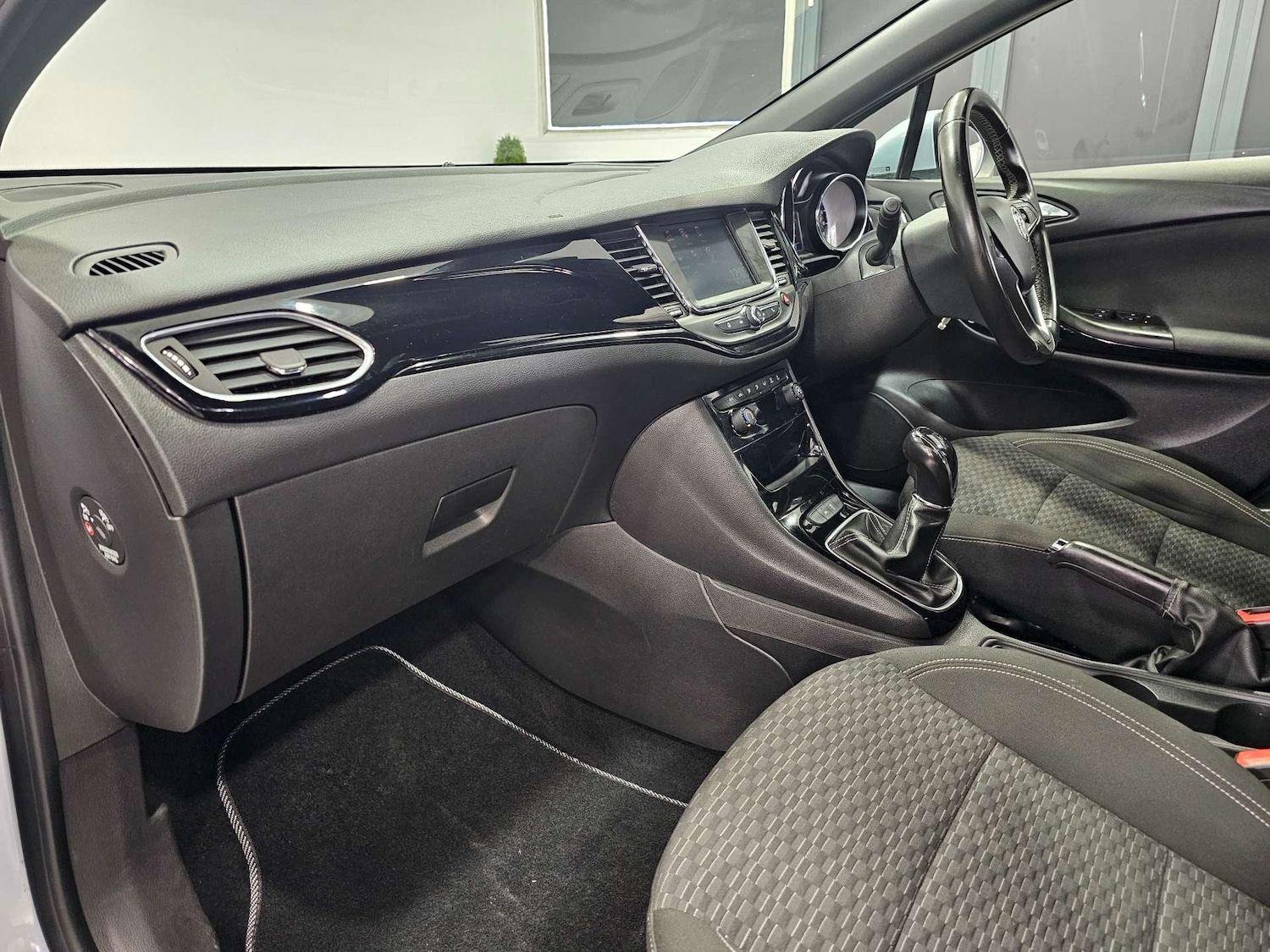 Used Vauxhall Astra 2017 for sale - 76972379: Photo 82