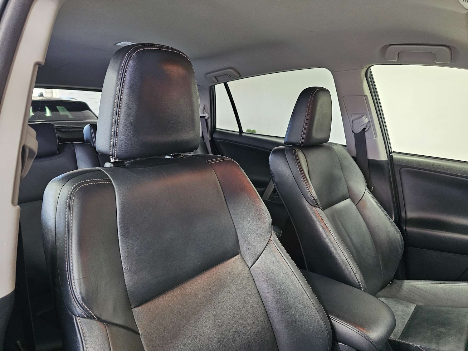 Used Toyota RAV4 2015 for sale - 76972402: Photo 13