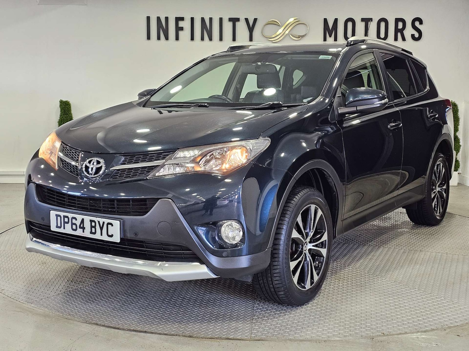 Used Toyota RAV4 2015 for sale - 76972402: Photo 4