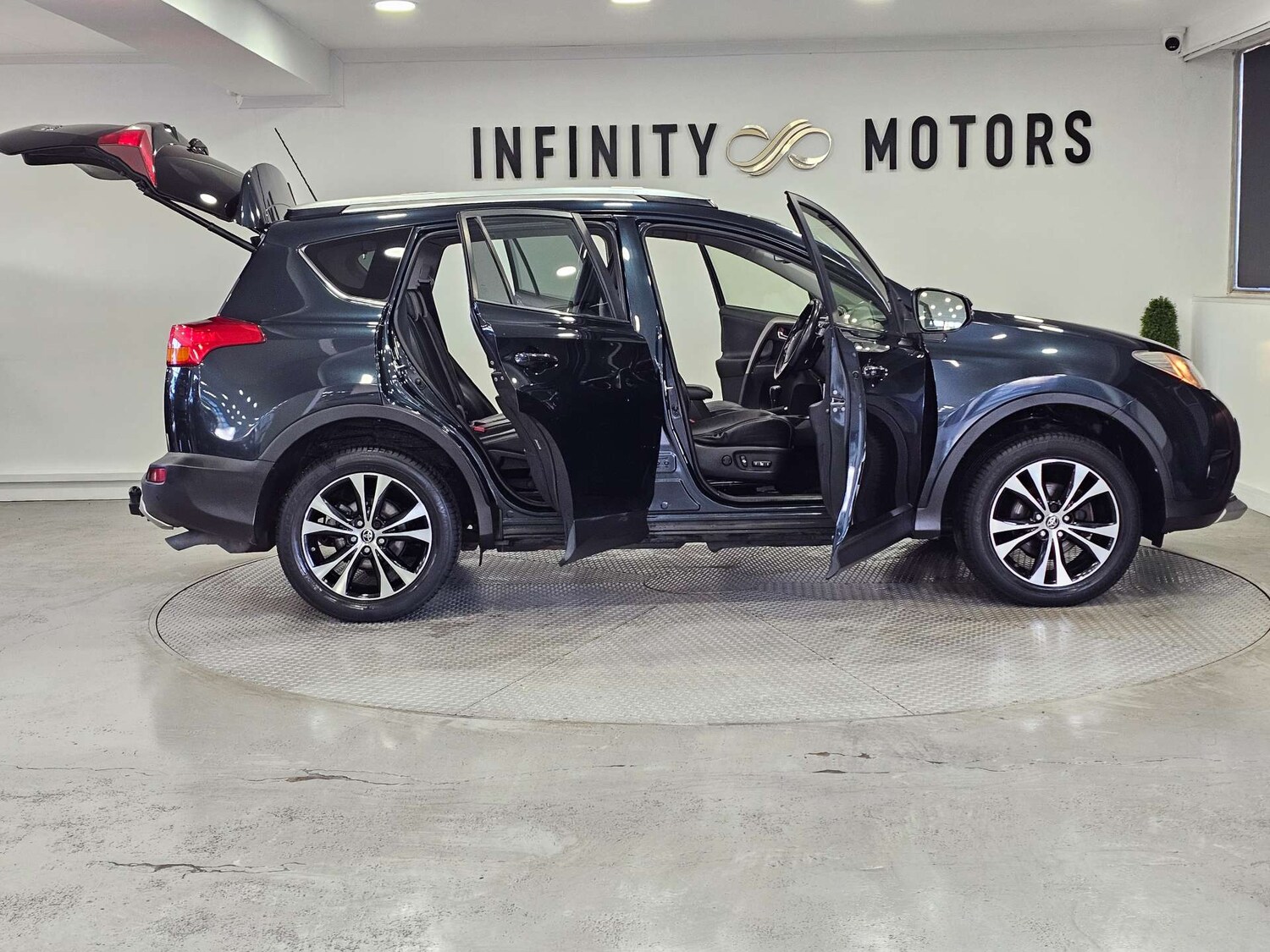 Used Toyota RAV4 2015 for sale - 76972402: Photo 41